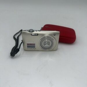 Nikon COOLPIX S3100 14.0MP Digital Camera - Silver with Battery and Card Tested